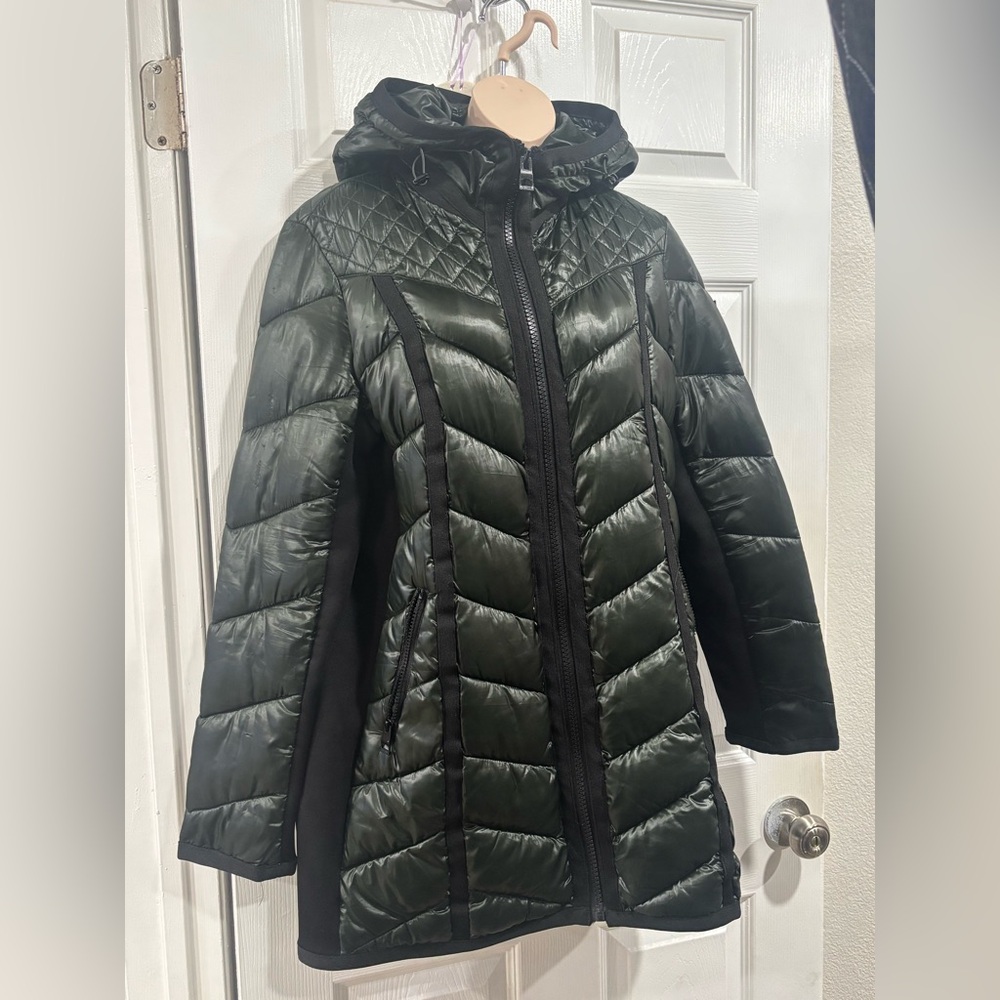 Guess Women's Quilted Puffer Jacket - Black and Green. Size L